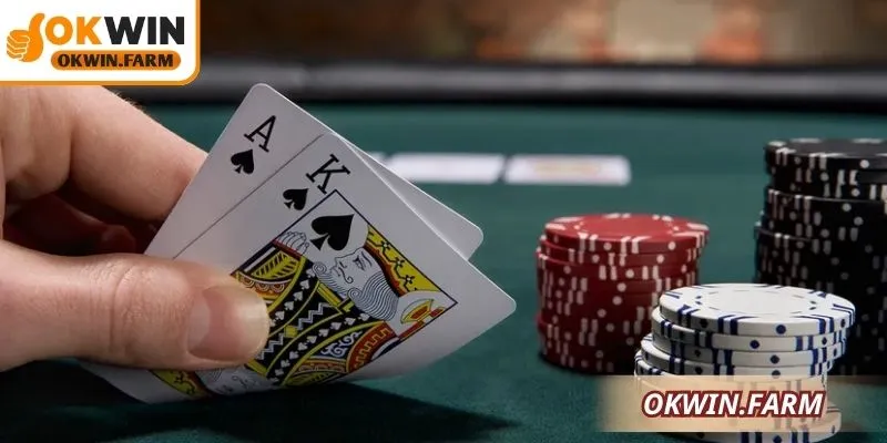 Mỗi người được chia 2 lá và tiến hành các lựa chọn